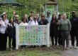 group with sign IMG 1472